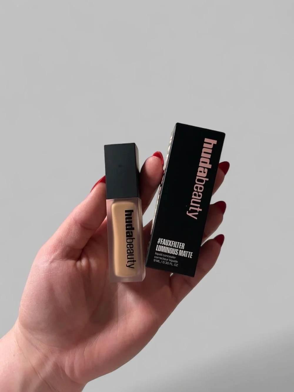 Huda Beauty #FauxFilter Luminous Matte concealer in Carmel Corn 5.1 N